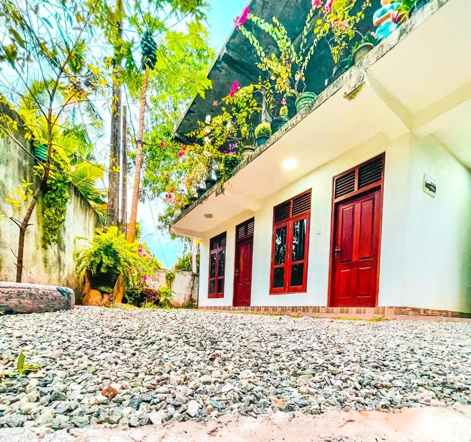 Hotel Coco Mount Mirissa à Matara Extérieur photo